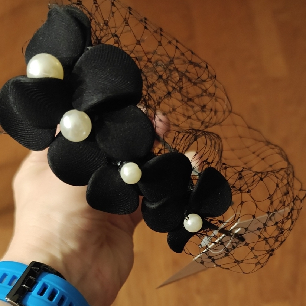 Elegant Black Floral Headband with Pearls